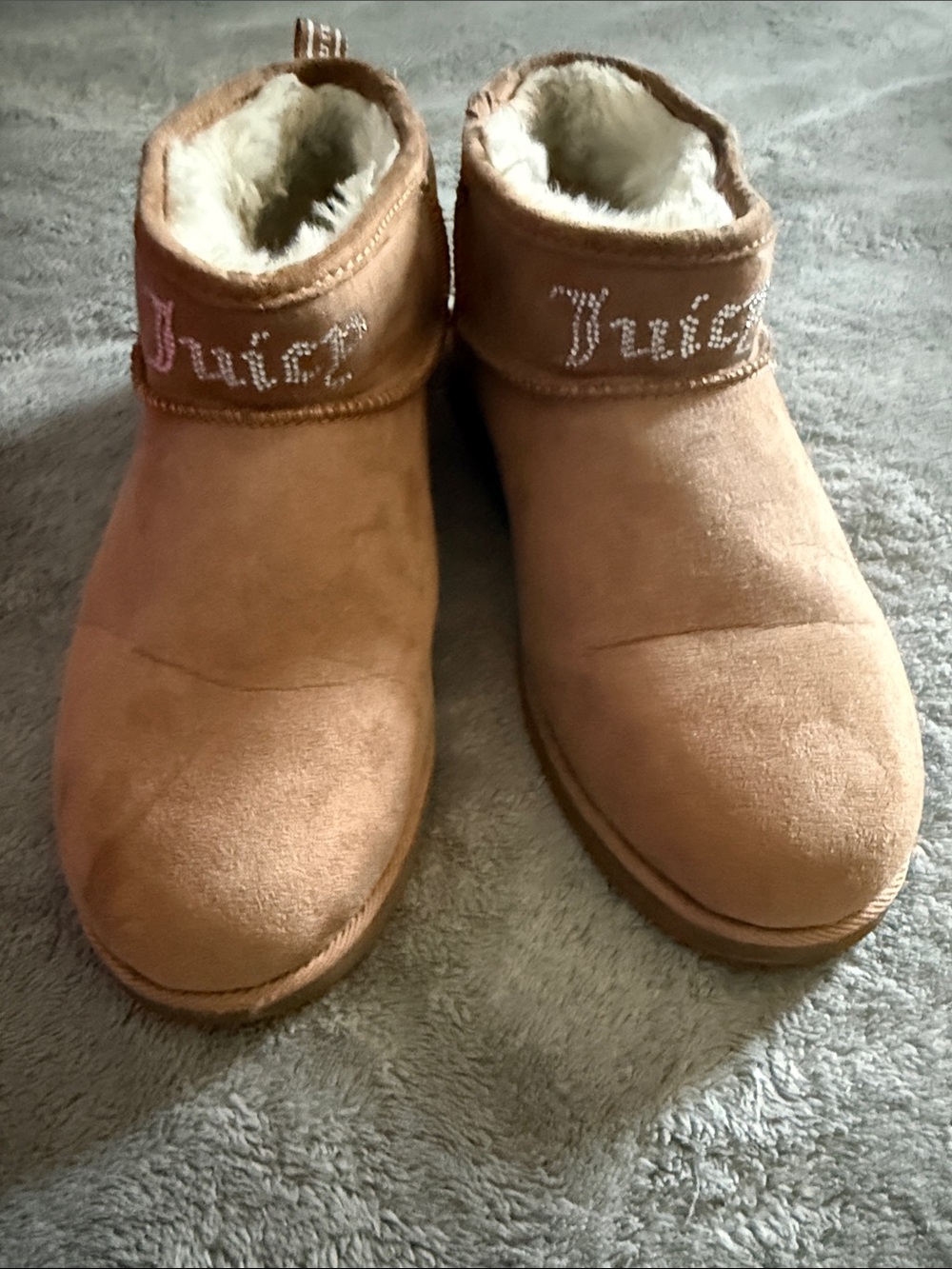 Juicy Couture Tan Suede-Look Shearling Ankle Slippers with Logo. Size 9 women’s